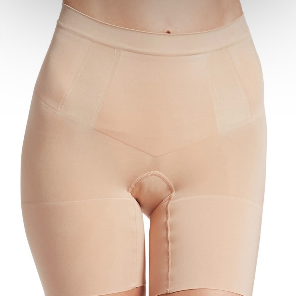 Spanx Oncore Mid-Thigh Shorts Soft Nude, M